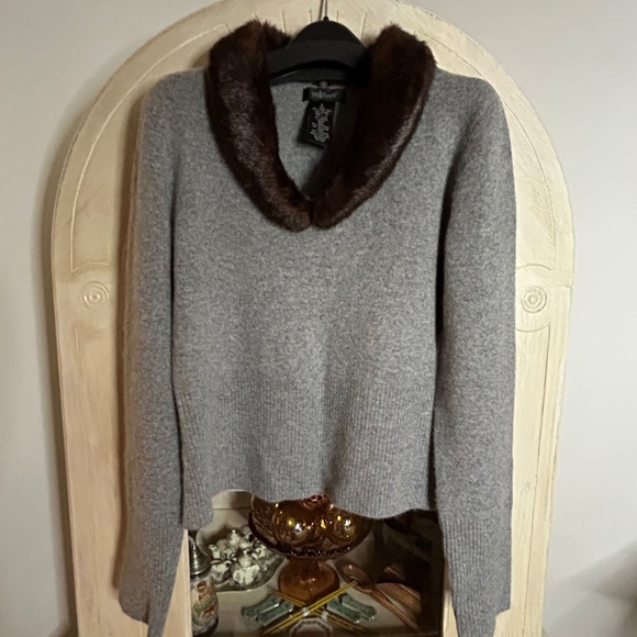 Willi Smith Gray V-Neck Sweather with Removable Faux Mink Fur Collar, Size L - Picture 11 of 13